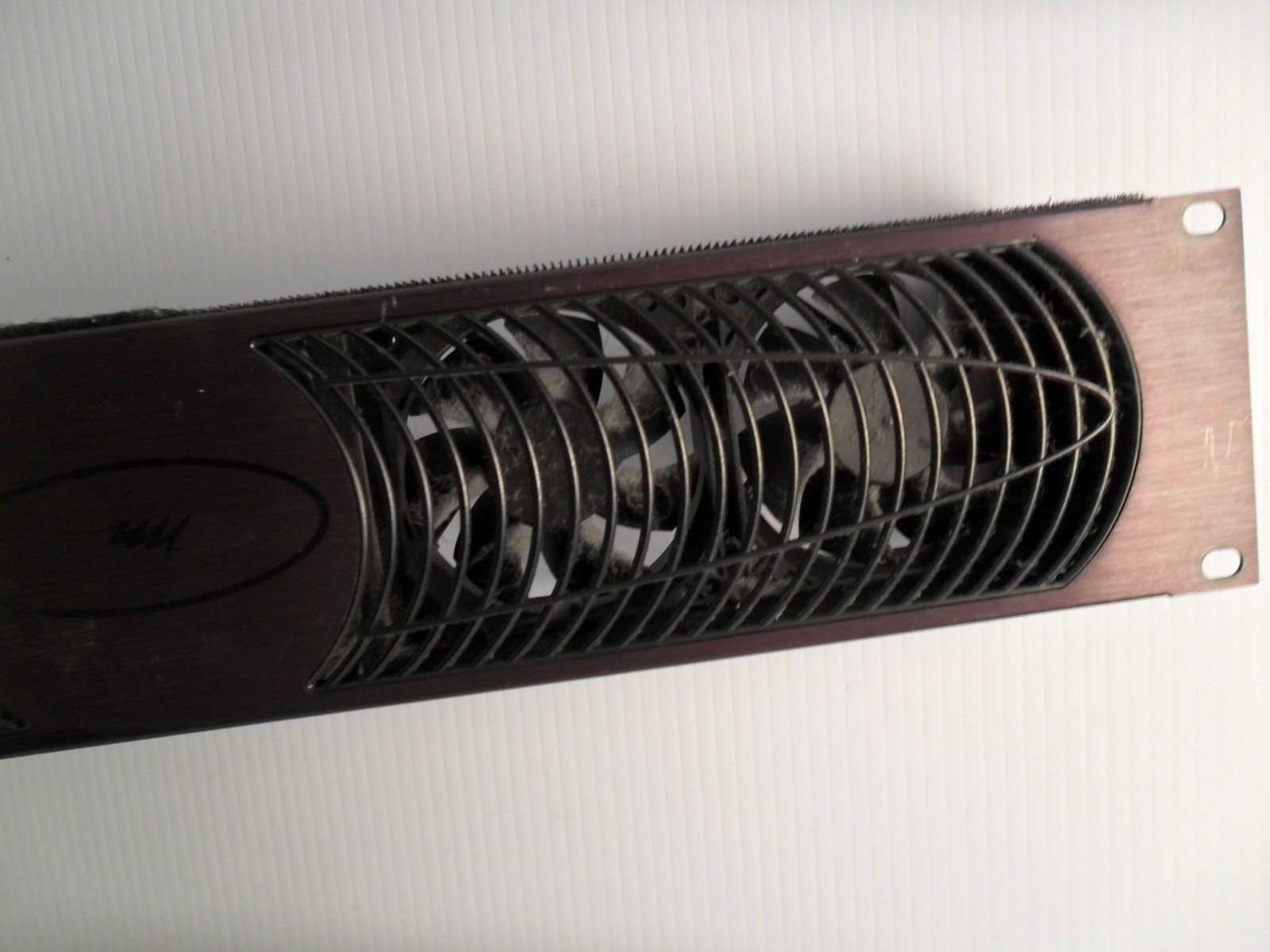 4-fan rack mount cooling system with temp control no power supply