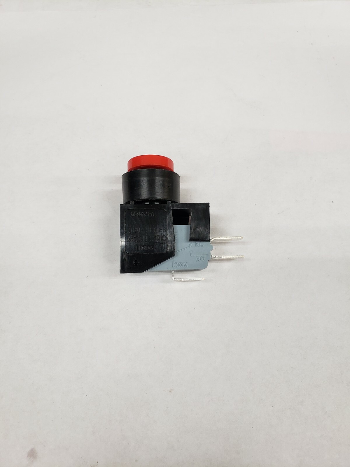 Arcolectric Switches C0911RBAAD Pushbutton Switch M965A 0911 Series Red