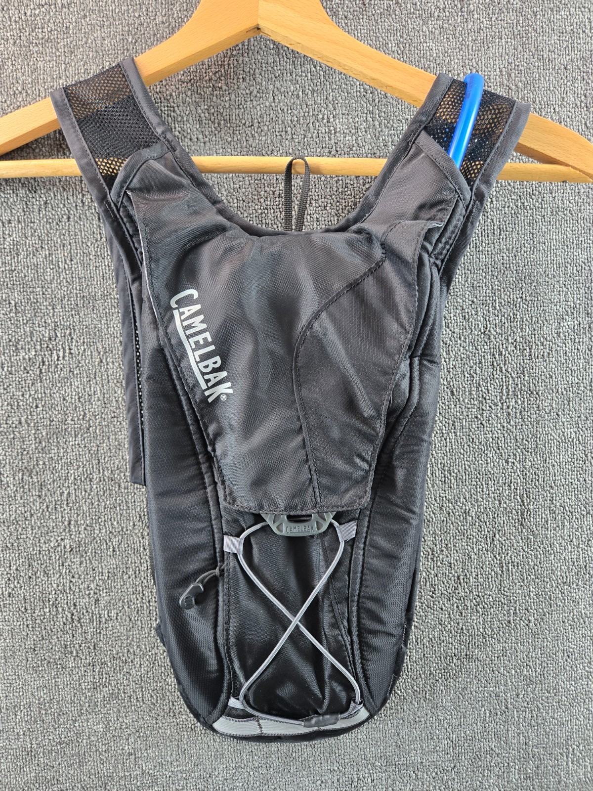 CamelBak Hydration Pack Black Classic 70oz 2 liter Light Weight Cycling Hiking