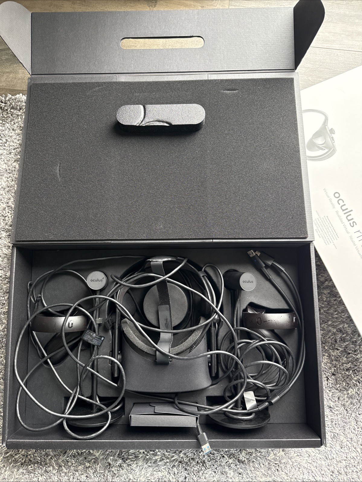 Meta Oculus Rift PC Virtual Reality System - Black (301-00095-01)
