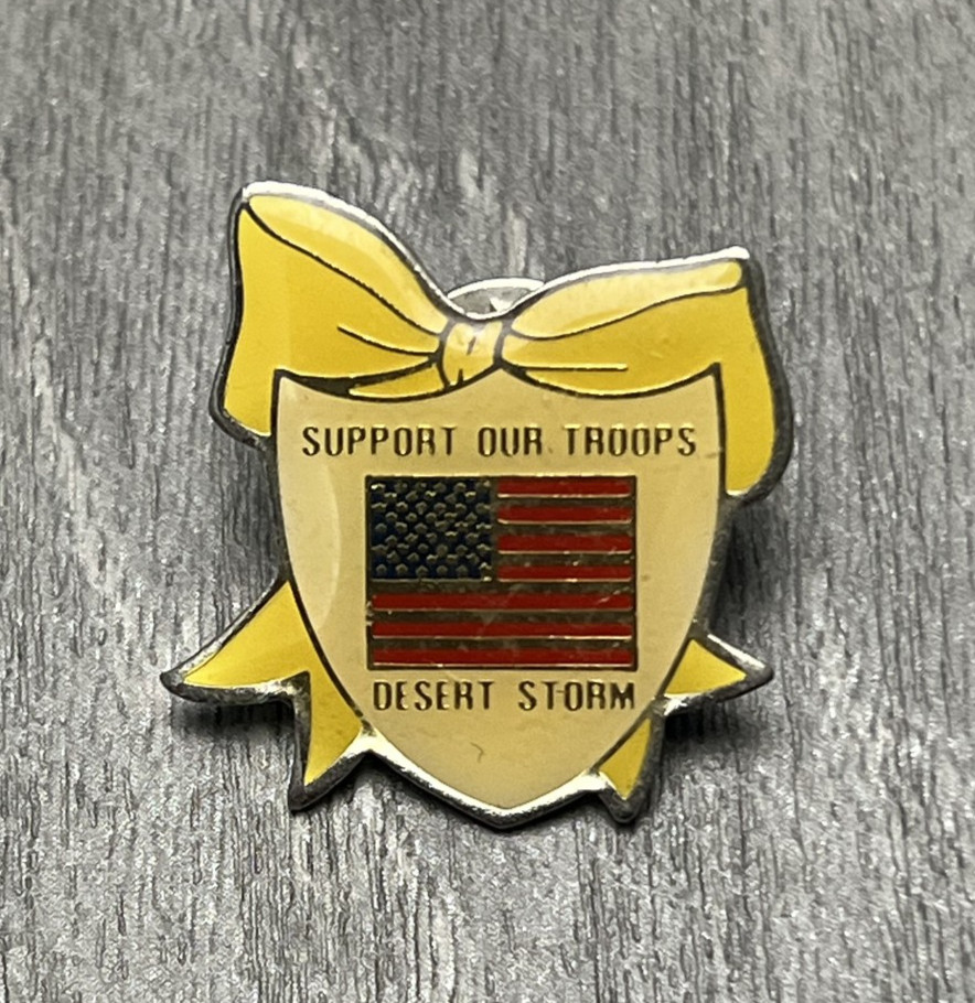1990-91 Vintage Desert Storm Yellow Ribbon Support Our Troops Flag Pin Badge