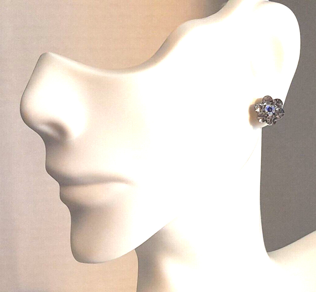 Beautiful Small .5" Stud Silver Tone Bright Rhinestone Daisy Earrings