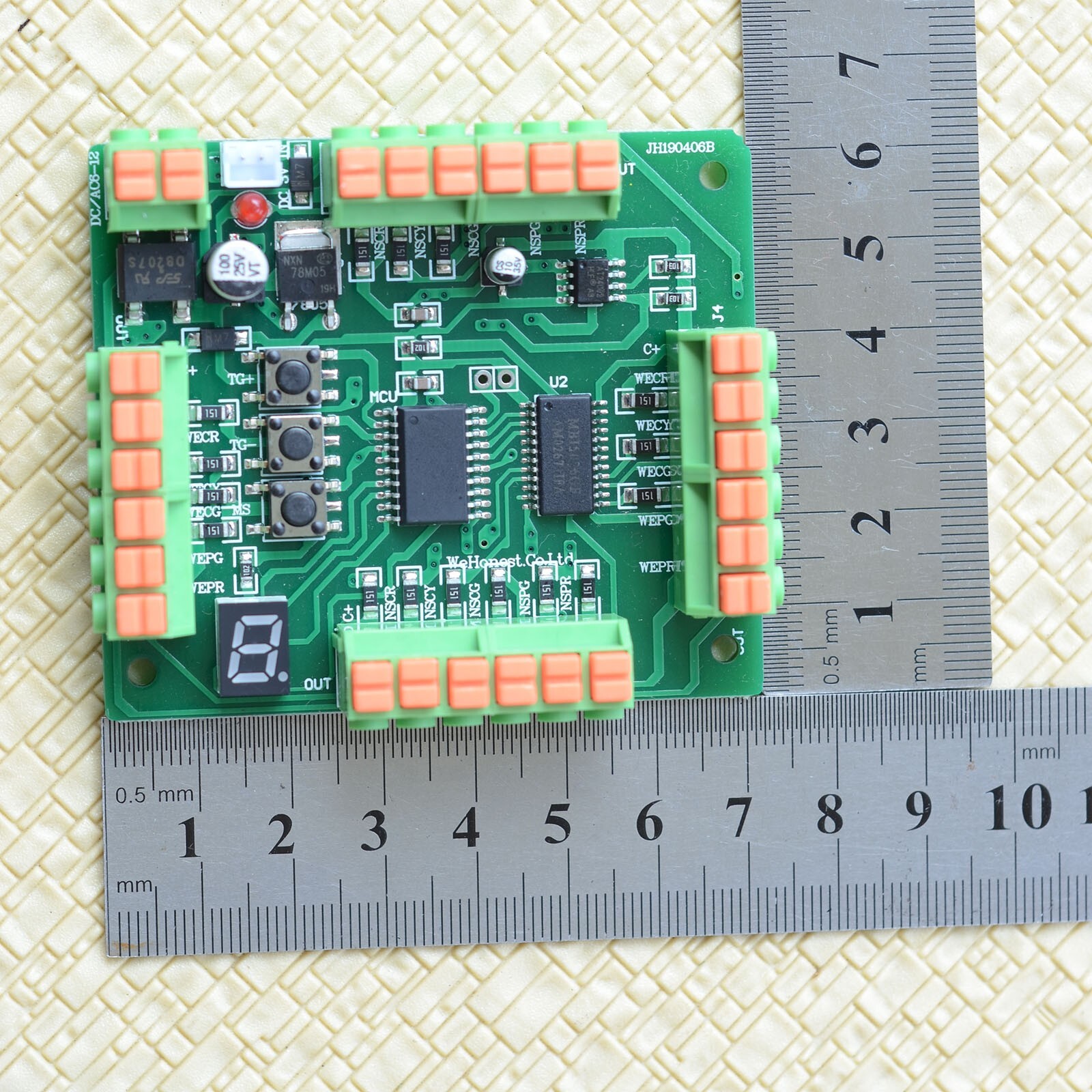 1 x model traffic light signals controller 4 ways synchronously plug and play