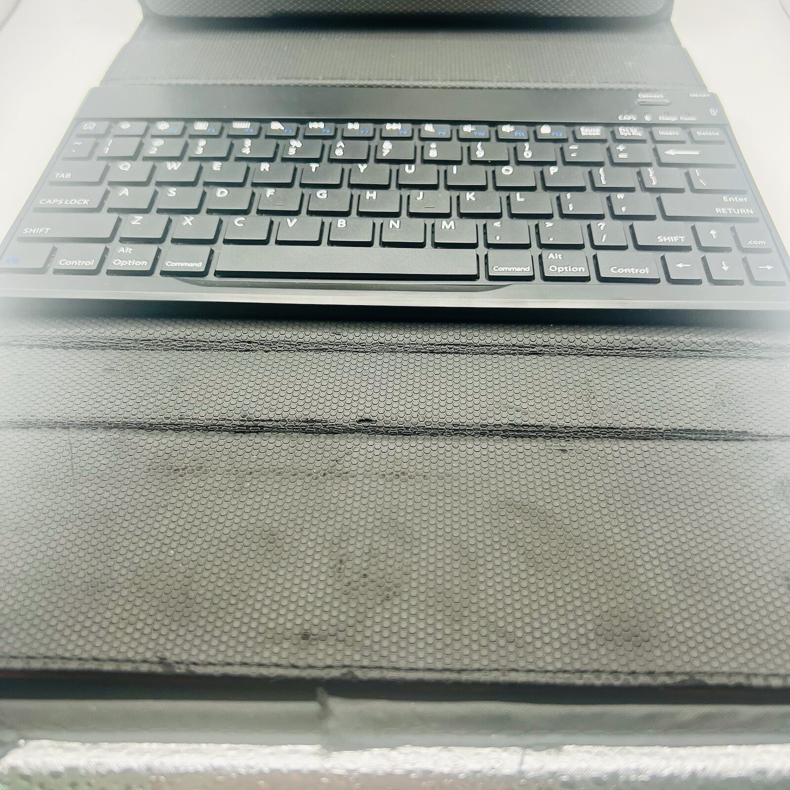 Brookstone Bluetooth Wireless Keyboard,magnetic