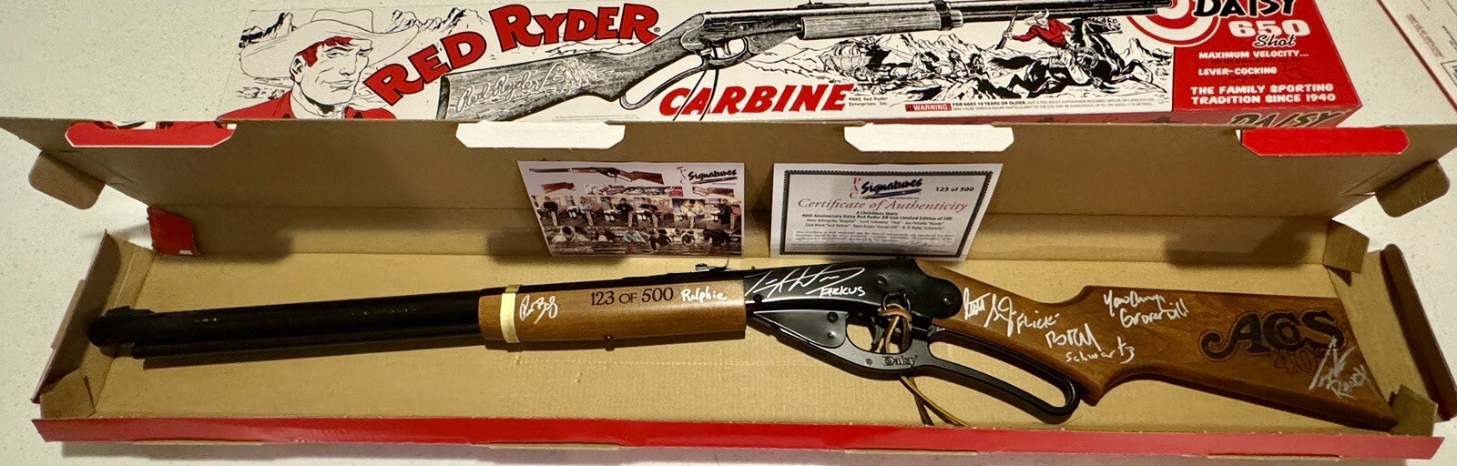 A CHRISTMAS STORY 40TH ANNIVERSARY RED RYDER BB GUN CAST SIGNED #123 OF #500