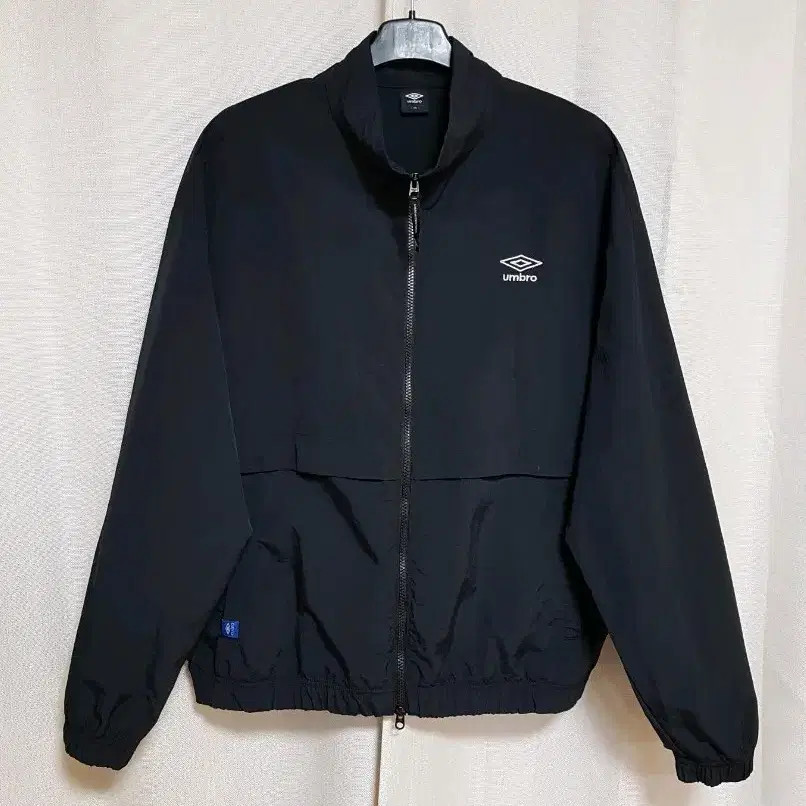 Umbro Men's Classic Stand Neck Windbreaker 105 Official