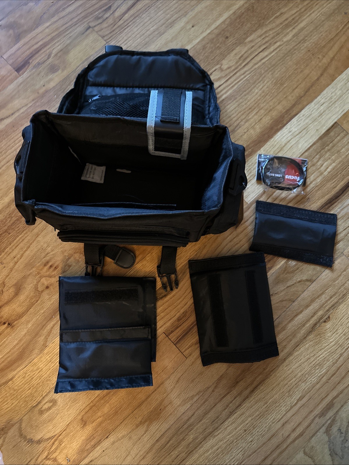 Focus Deluxe SLR Accessory Kit Black Soft Shell Camera Bag Cleaning Kit New.