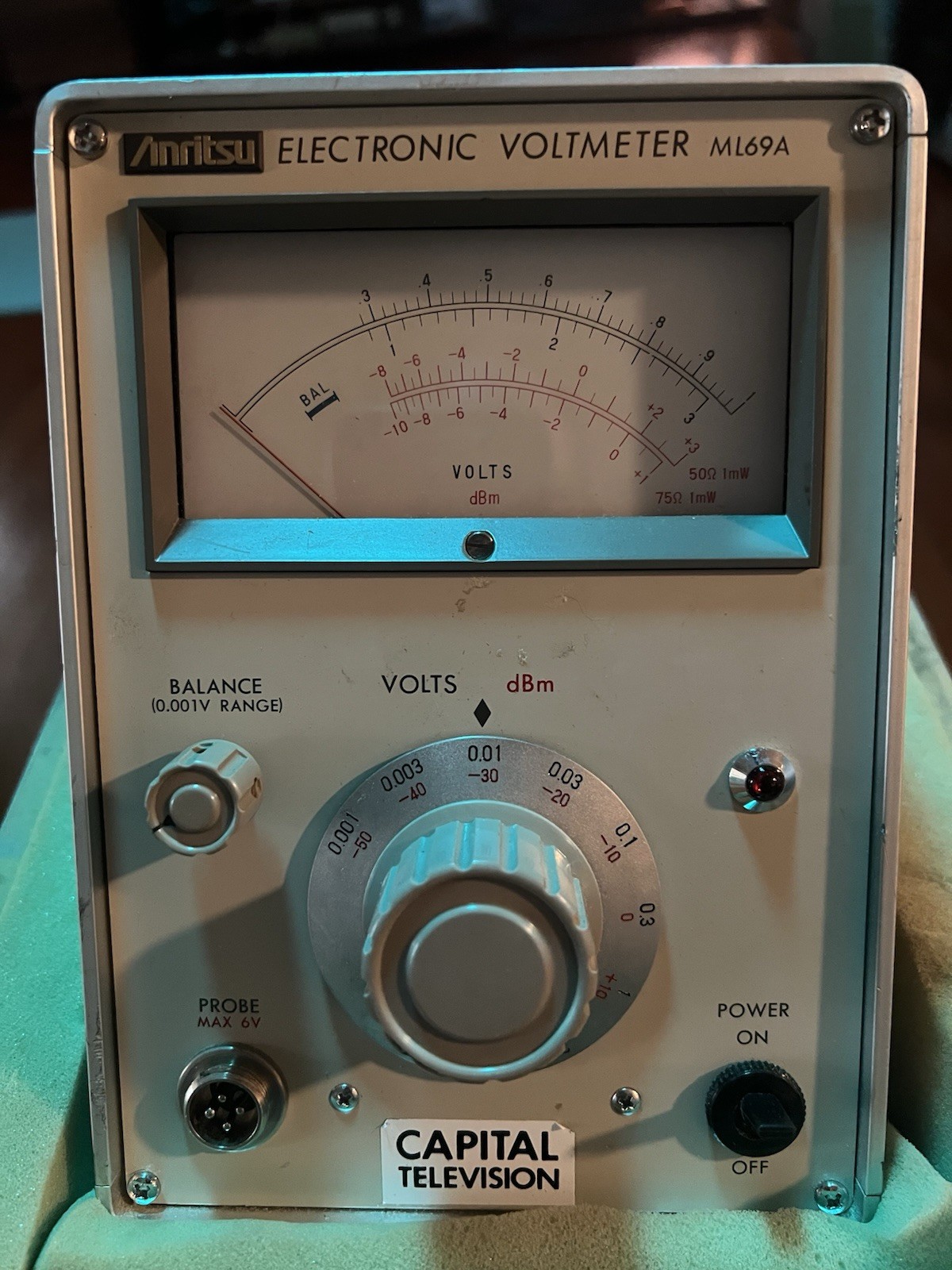 Anritsu ML69A Electronic Voltmeter (Hard Case With Accessories Kit)