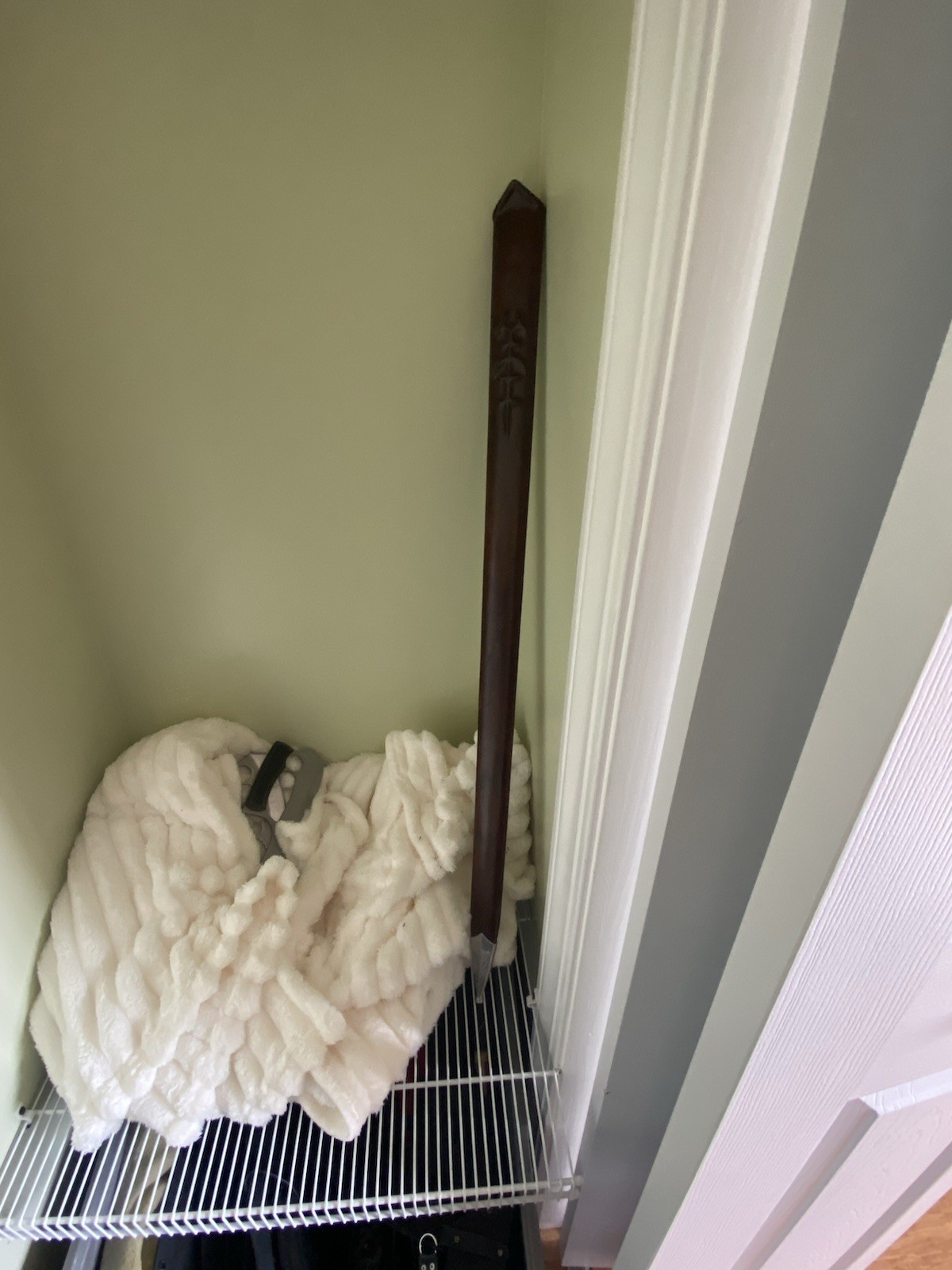 Valiant Armory Zombie Slayer Longsword With Scabbard