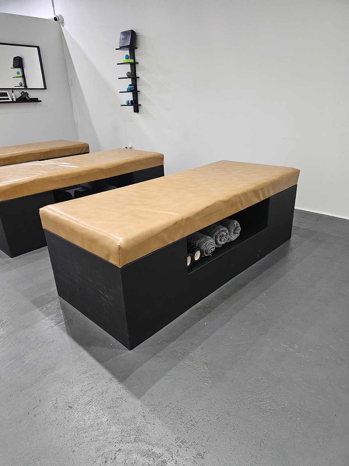 Handmade wooden assisted stretch/massage/beauty parlor/ table bed