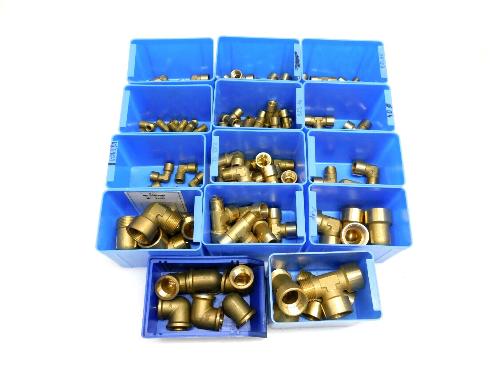 Lot of Brass Threaded Fittings Elbow T Piece Approx. 10 Kg