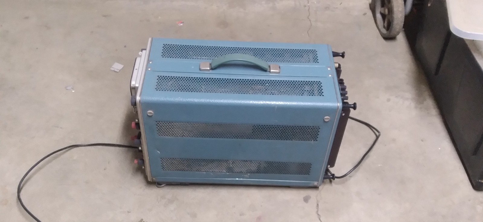 Oscilloscope Type 647A 1960’s (POWERS ON)
