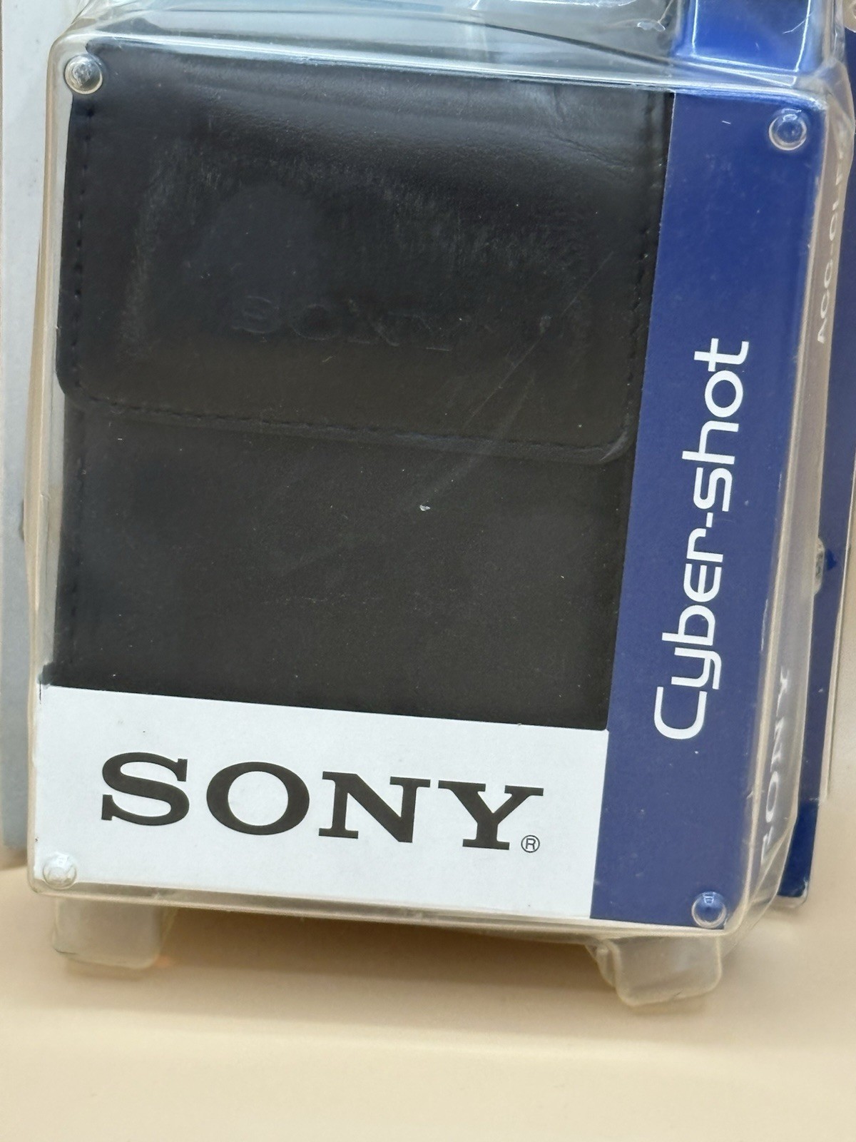 Sony ACC-CLFG Accessory Kit with NP-FG1 Type G Battery Pack and Case. Sealed
