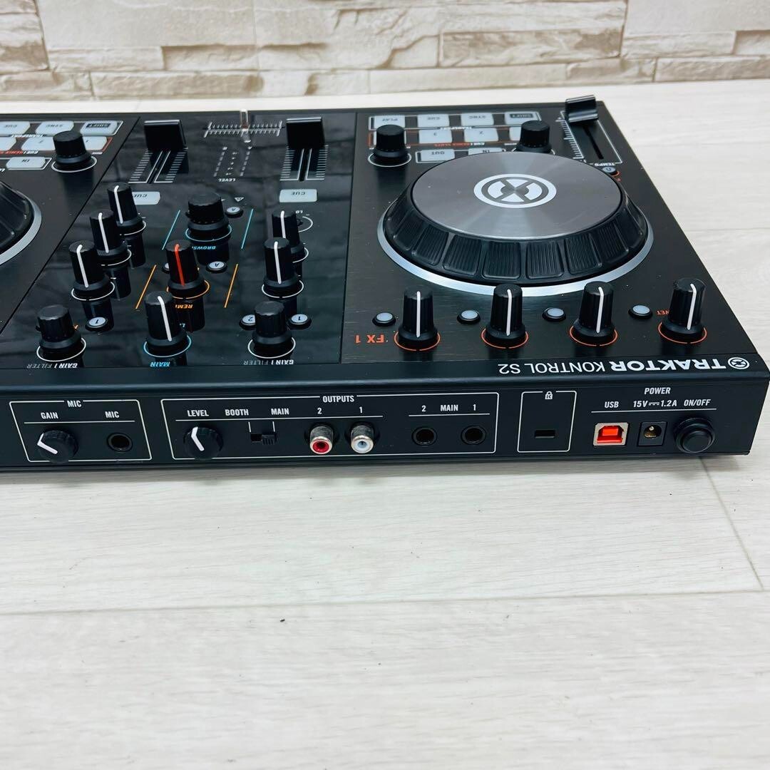 Native Instruments TRAKTOR KONTROL S2 MK2 DJ Controller