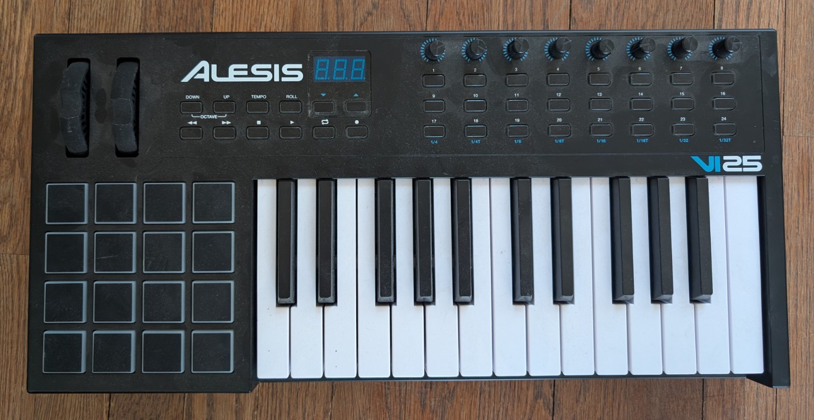 Alesis VI25 Advanced 25-Key USB MIDI Keyboard Controller ***NO POWER CORD***