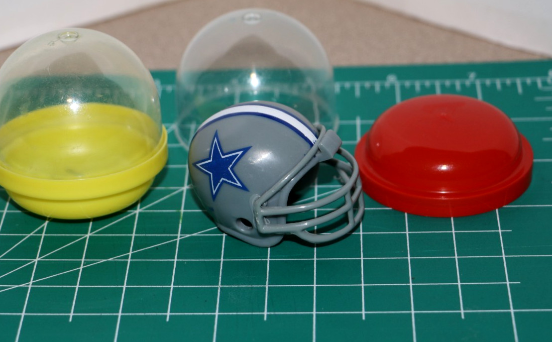 Dallas Cowboys 1990's New Style Football Gumball Helmet Glued-On Facemask Mini