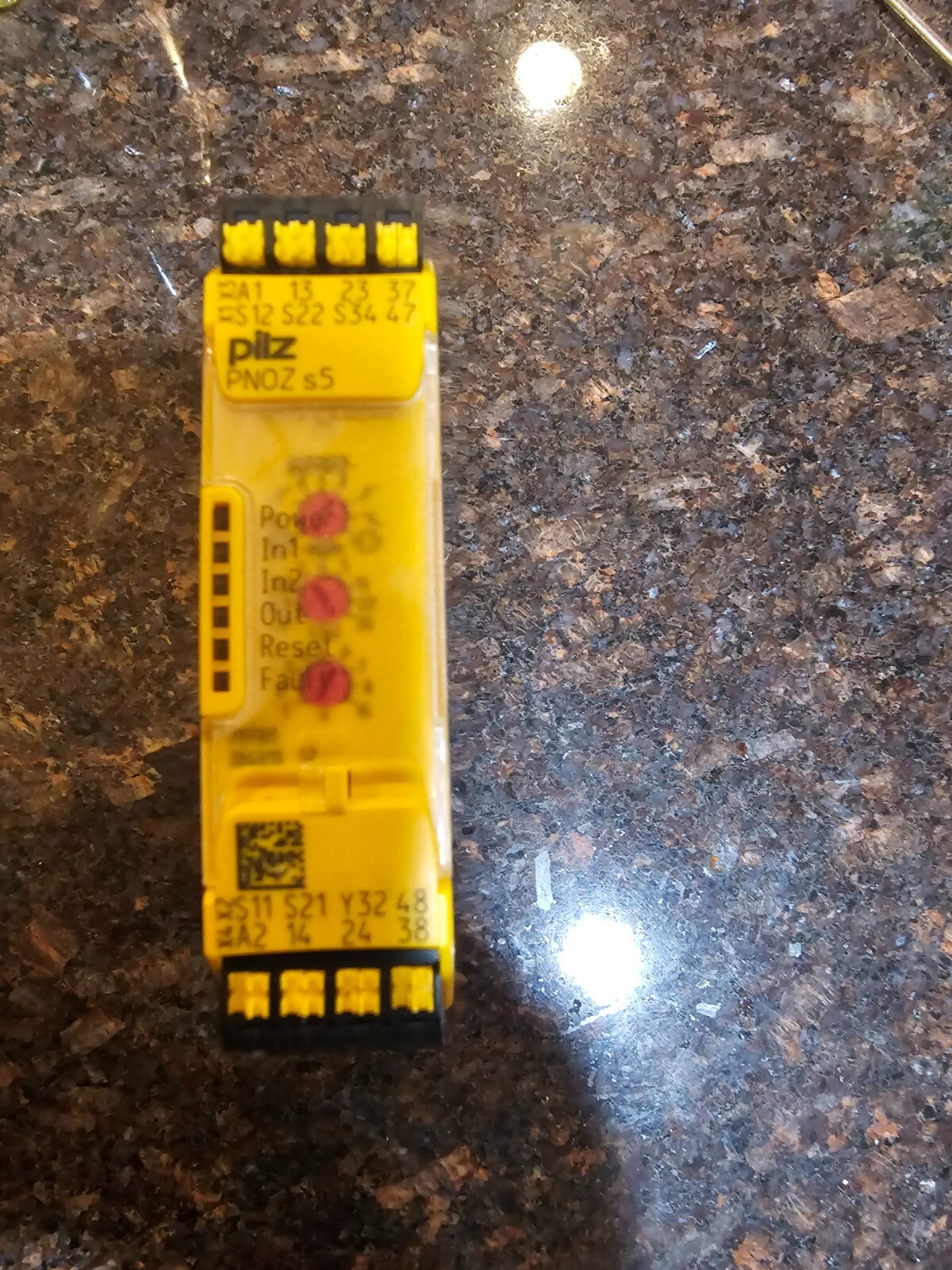 pilz PN0Z S5 C 24 VDC 2n/0 2n/0t used PNOZ Free  shipping