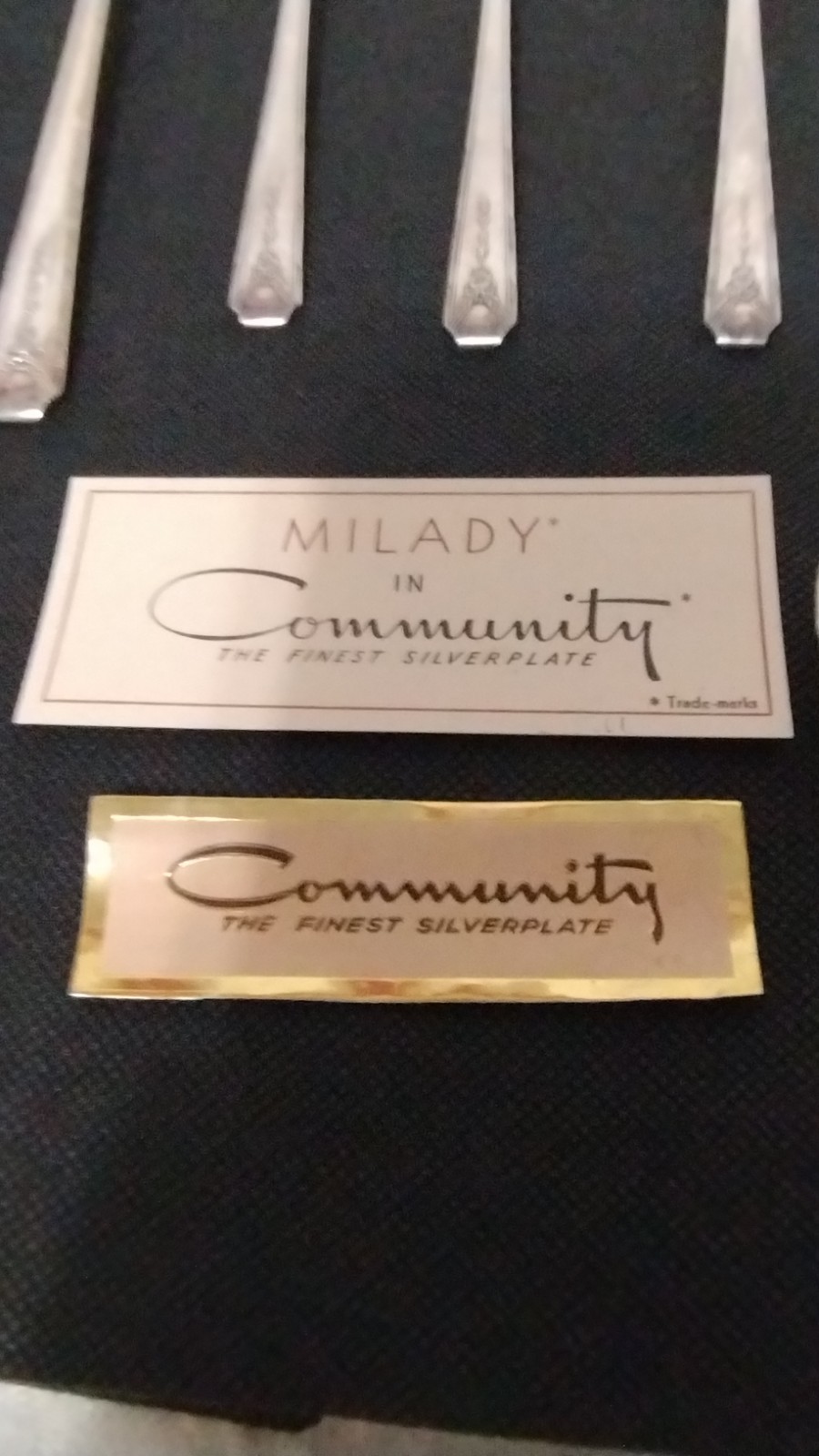 Oneida Community / MILADY Pattern / 40-Piece Silverplate Flatware .