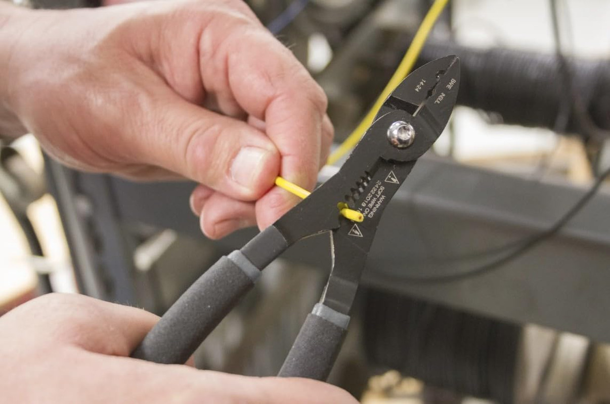 Lisle 68250 Compact Multi Function Wire Stripper, 14 24 Gauge