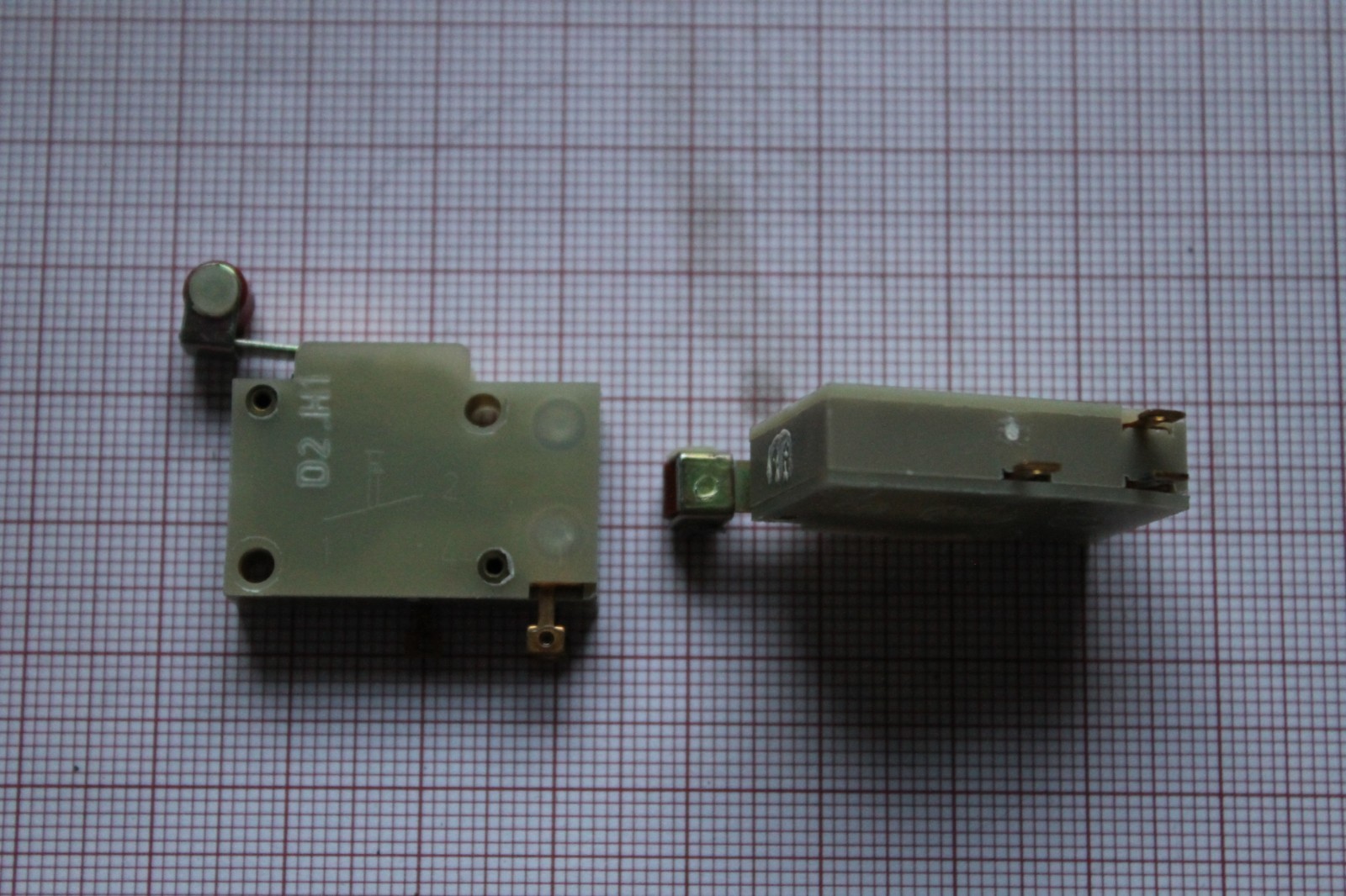 2 Stk. DDR Robotron Kleinstmikrotaster Taster D2H1 D2.H1 IP40 220V~ 1A #AS-A05
