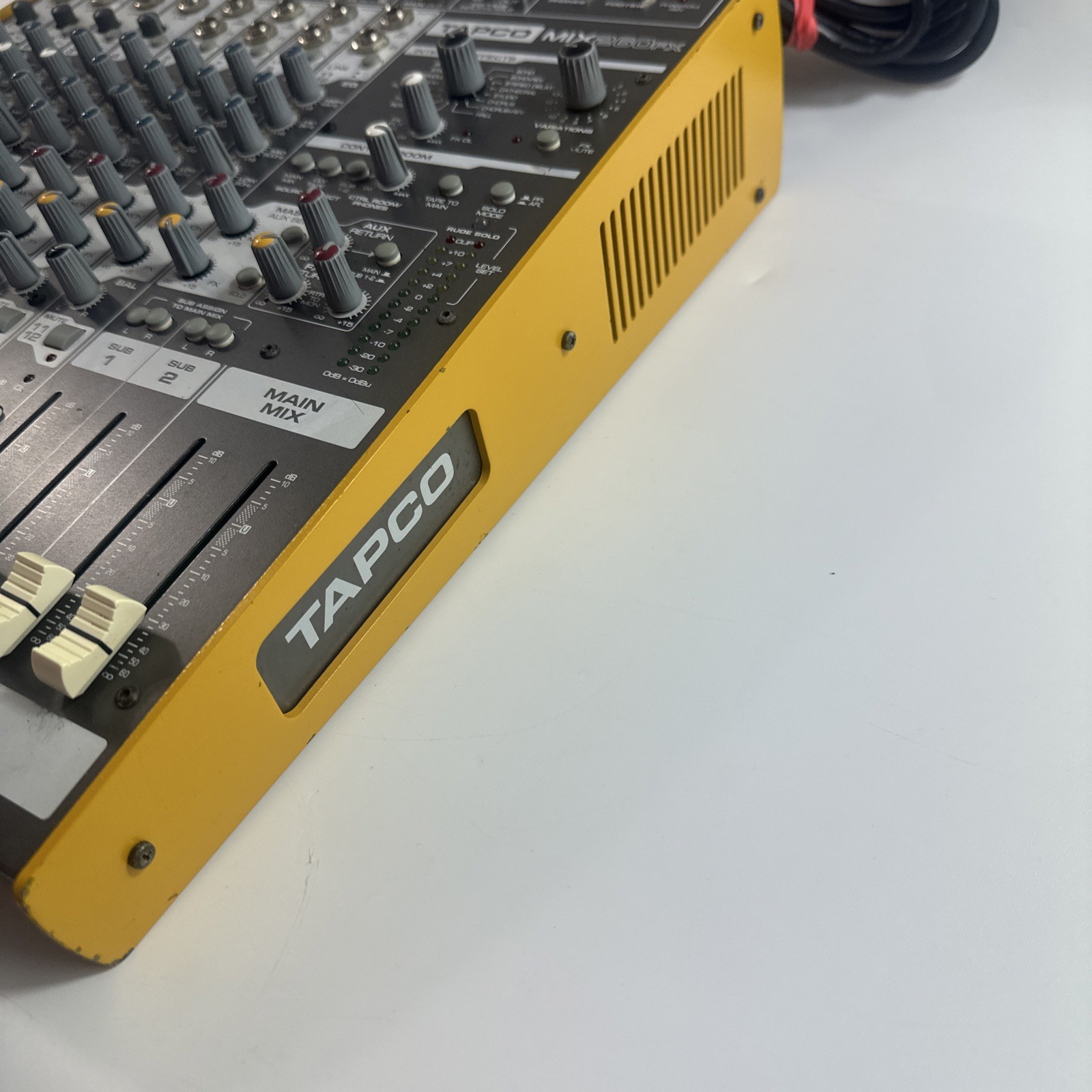 Tapco MIX260FX Compact Mixer —Works, GC