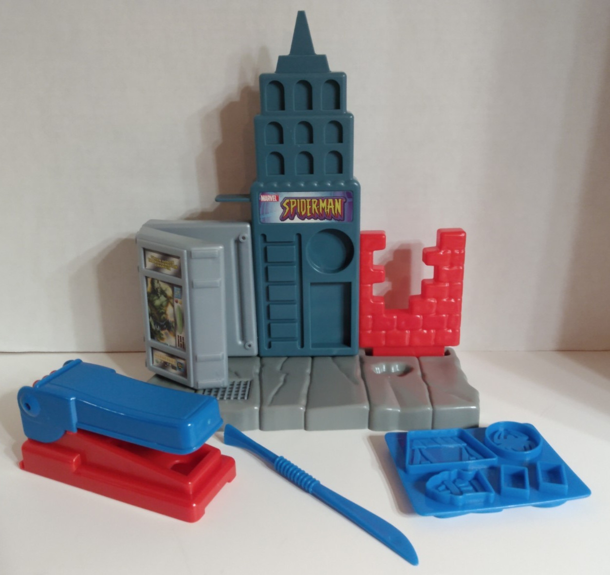 RoseArt Marvel Spider-Man Fun Dough Figure Maker Playset 2003 Incomplete Vintage