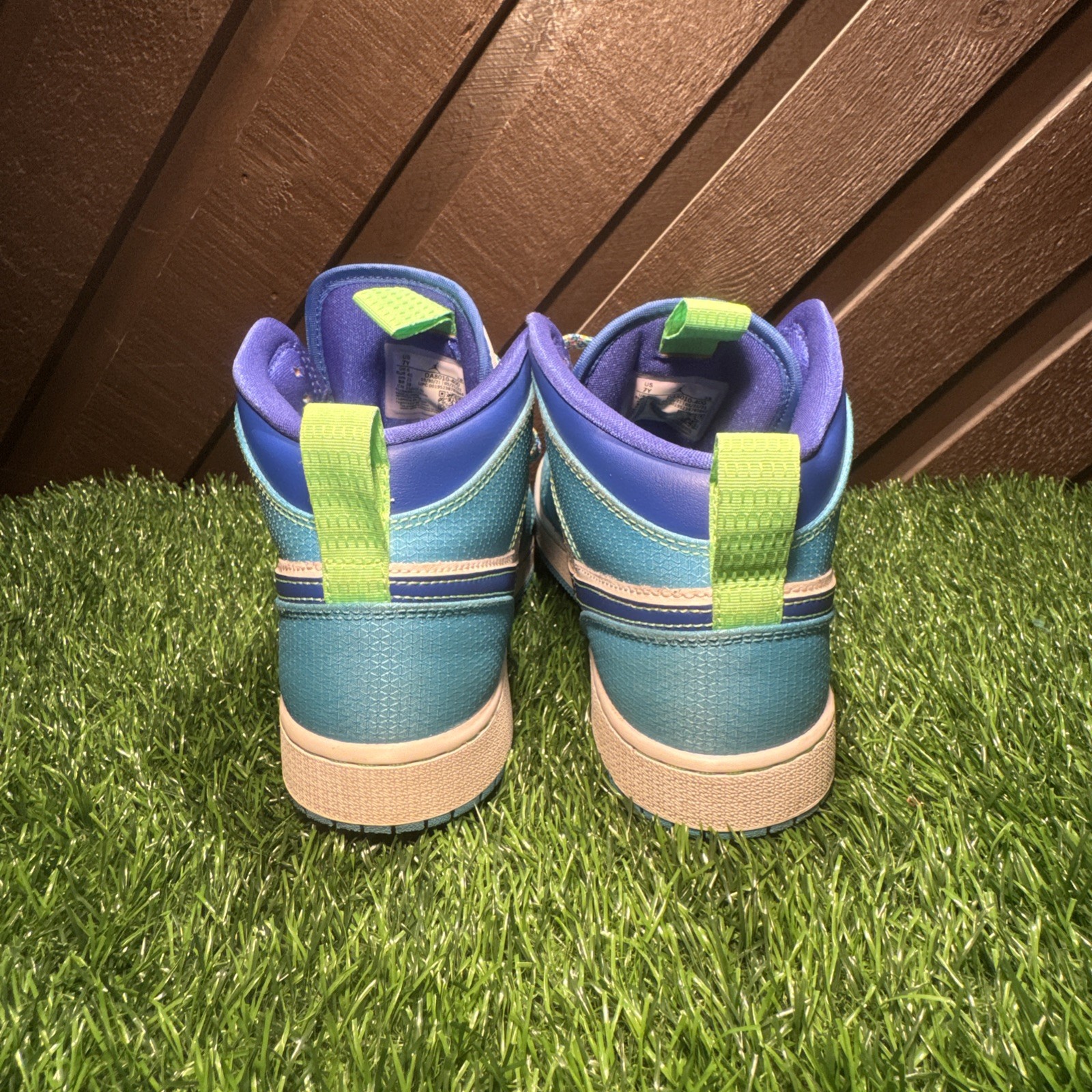 GS Air Jordan 1 Mid SE Sprite Size 7y DA8010-400