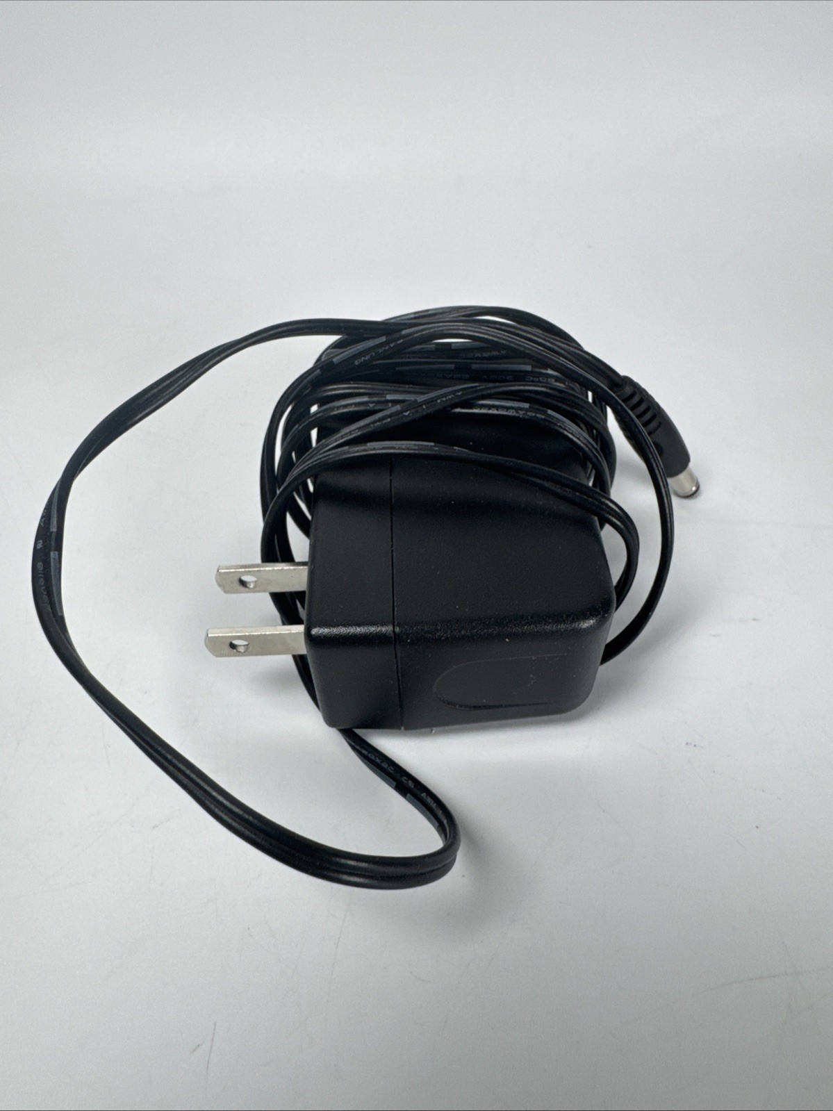 NETGEAR 332-10006-01 DSA-12R-12 AUS SWITCHING ADAPTER 100-120VAC