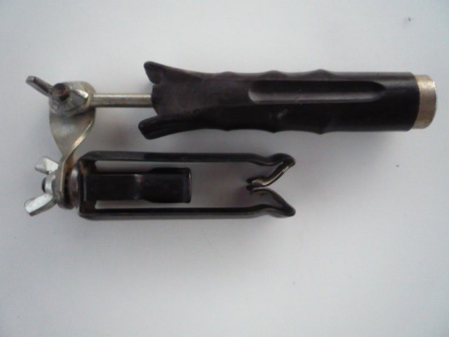 SHUR-LINE PAINT BRUSH EXTENDER 05500 MADE IN USA for use with an extension pole.