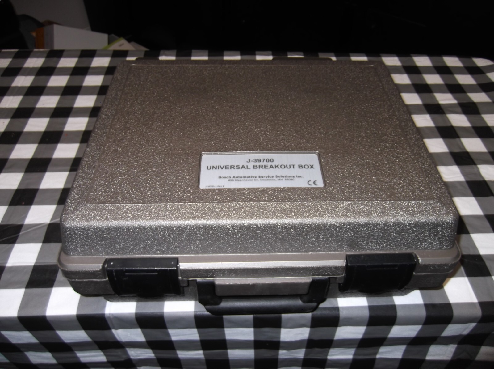 **Brand New** Bosch Automotive J-39700 Universal Breakout Box J-39700-1 rev B