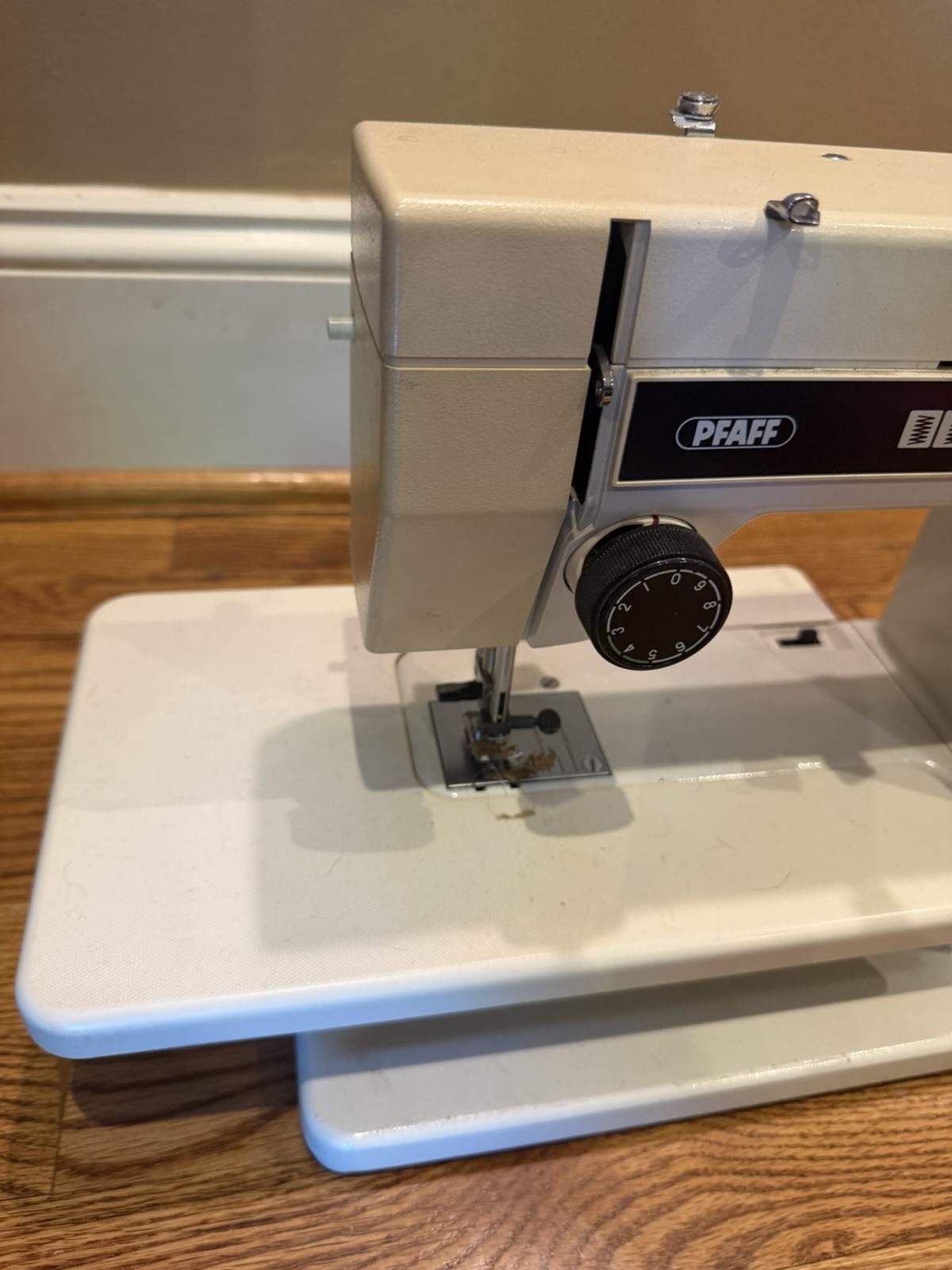 Pfaff Hobbymatic 807 Sewing Machine - With Accessories And Manual UNTESTED READ