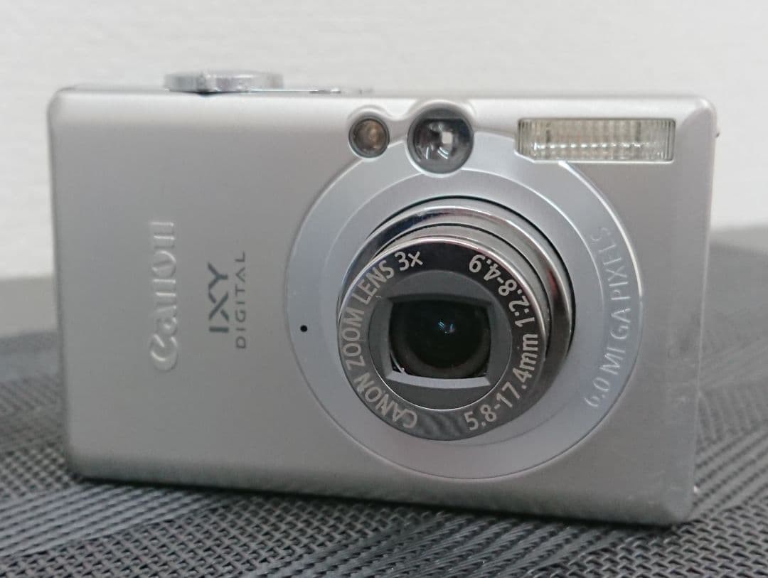 Canon IXY DIGITAL 70 Compact Digital Camera Tested with Minor Wear