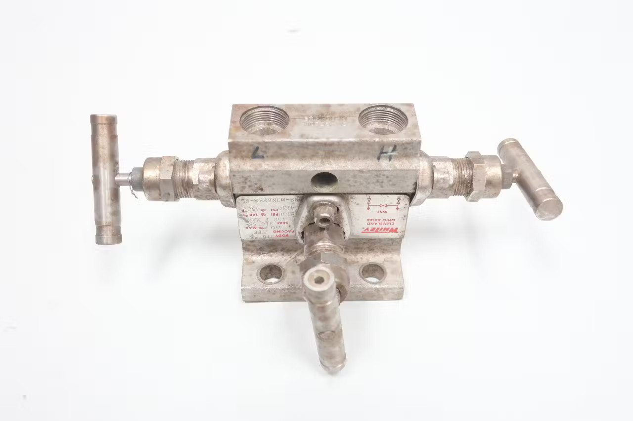 Whitey SS-M3NBFS8-FL 3-valve Instrument Manifold