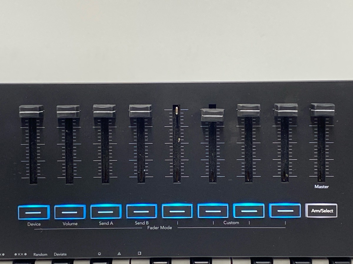 NOVATION LAUNCHKEY 49 Midi Controller Keyboard (UD3045244)