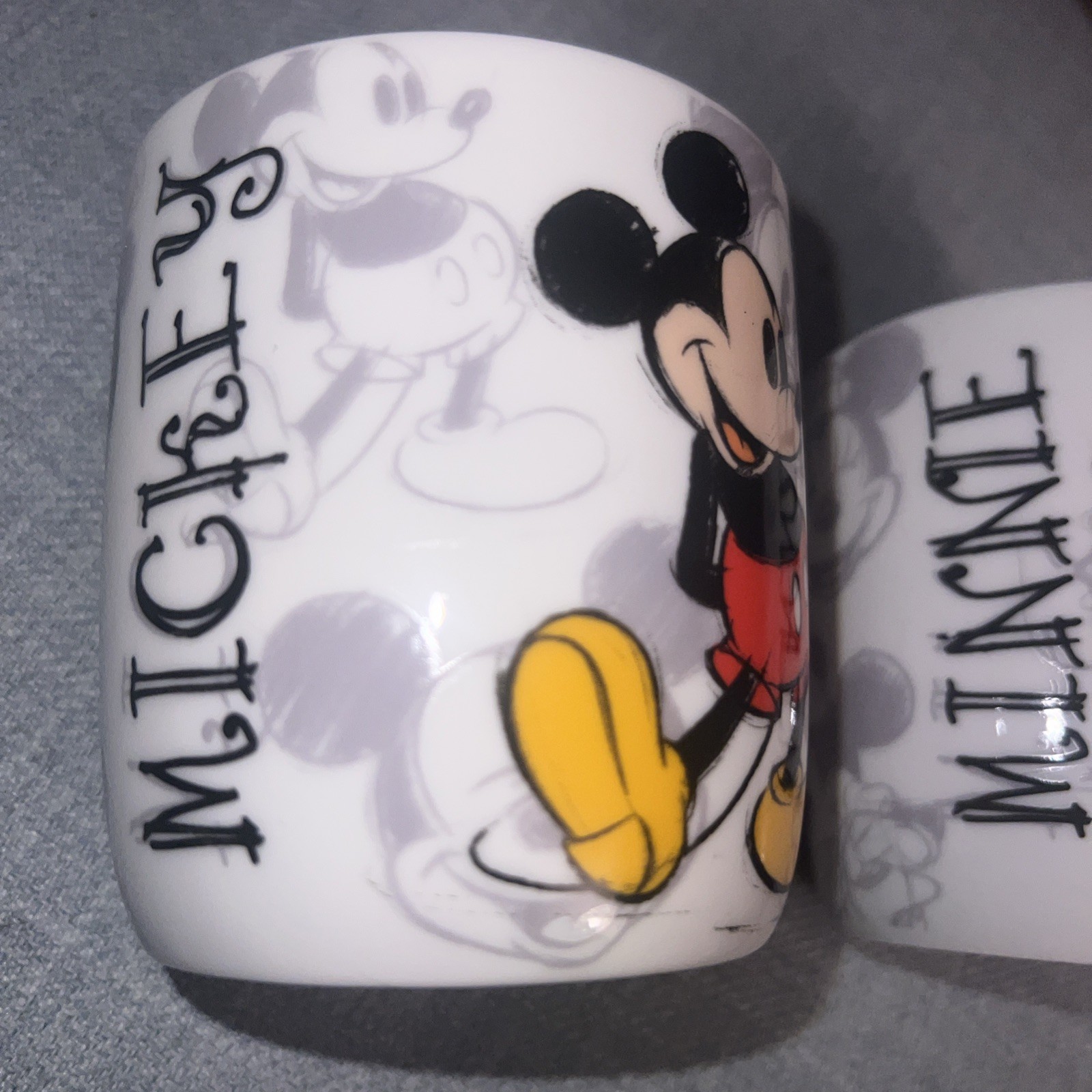 disney 2 pack mugs hot topic mickey & minnie - EUC