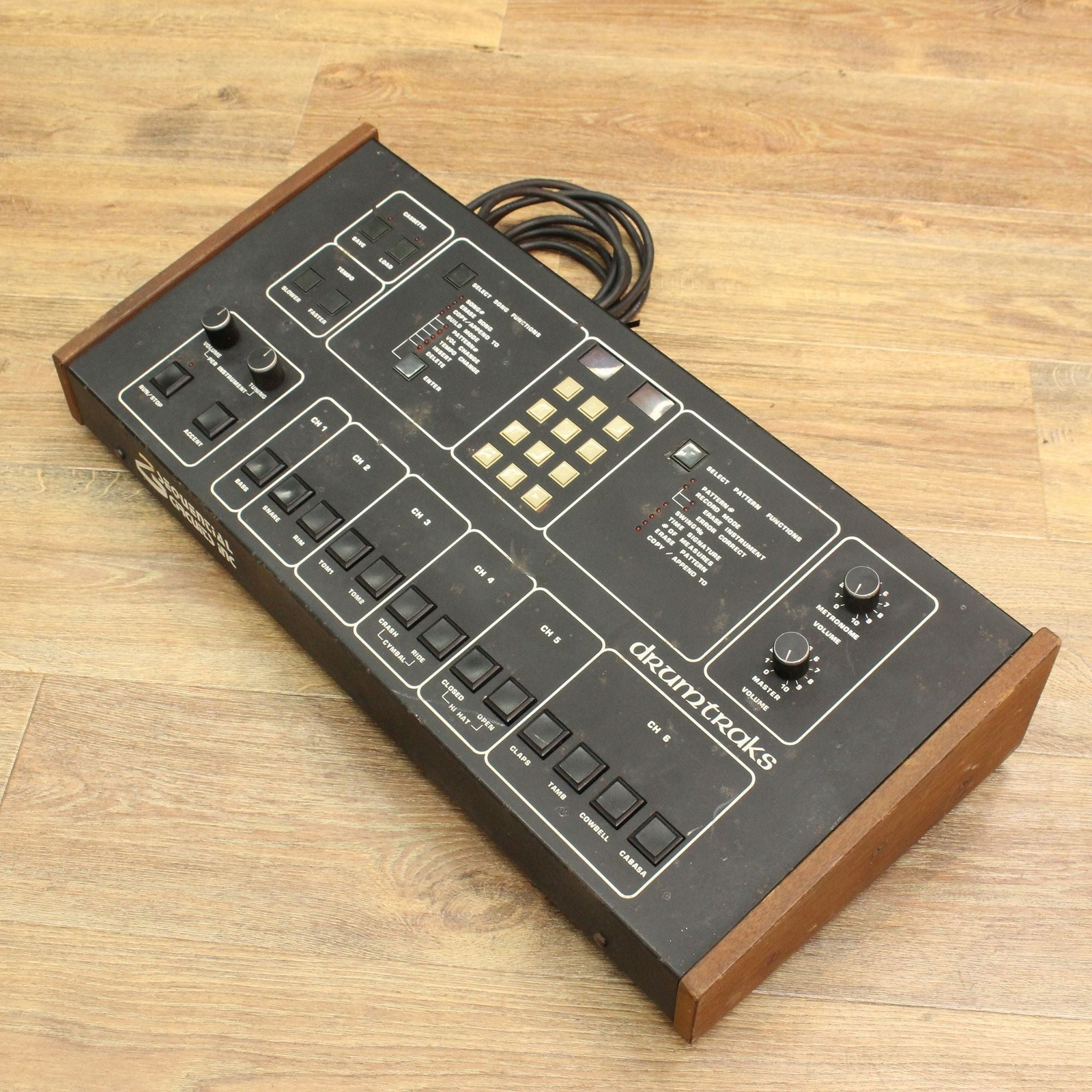SEQUENTIAL CIRCUITS drumtraks MODEL 400 [237]