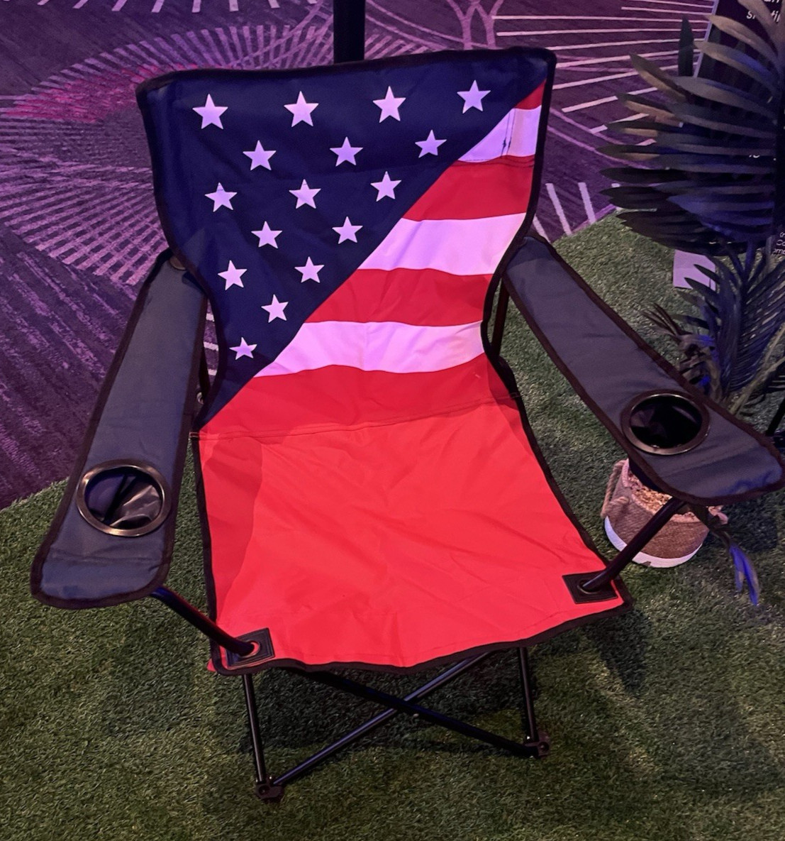 NEW Folding Lawn Chair Outdoor Camping Picnic Beach American Flag Design 275 lbs