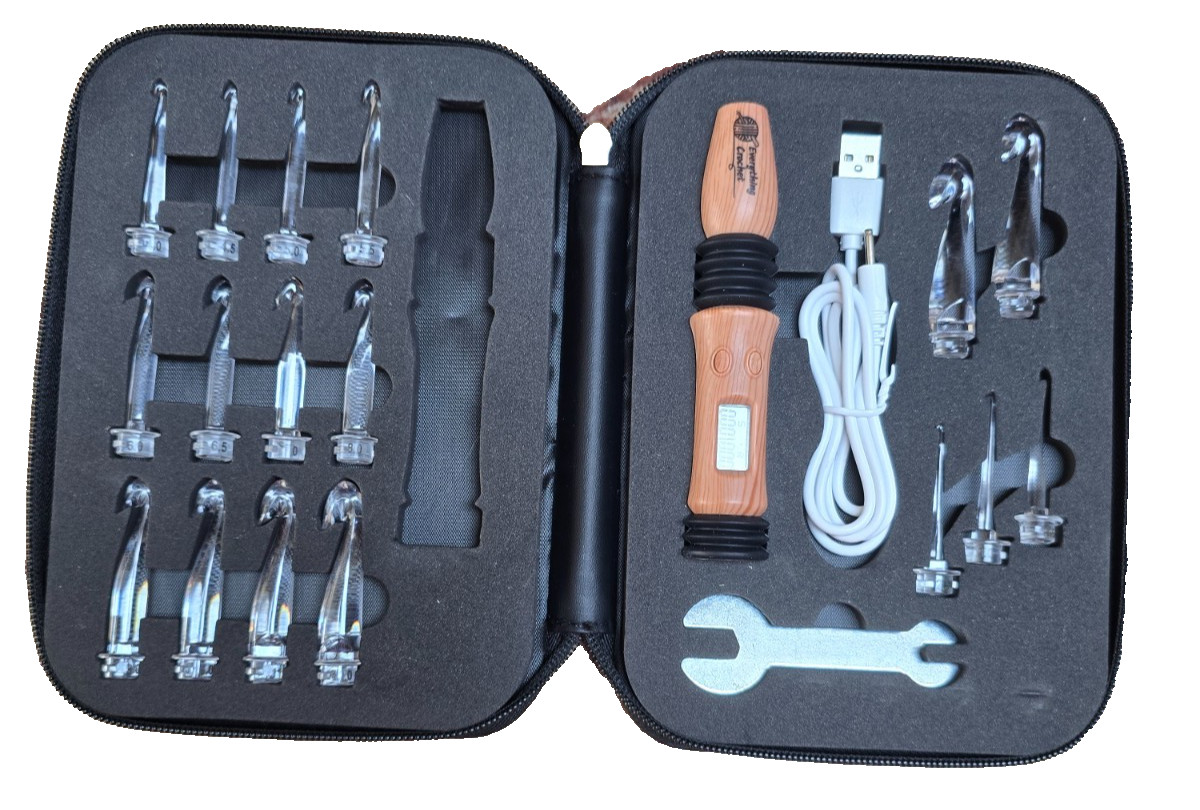 Everything Crochet Vintage Counting Crochet Hook Set 17 with Light & Counter