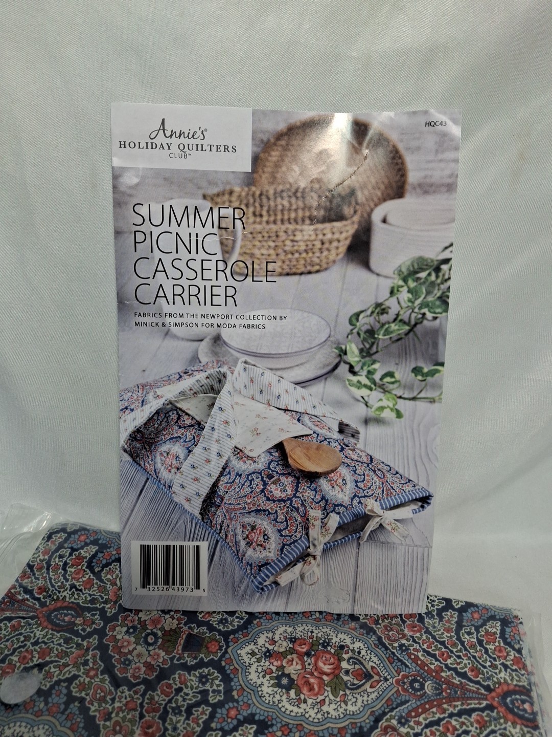Annie's Holiday Quilters Club Summer Picnic Casserole Carrier Fabrics Sewing Kit
