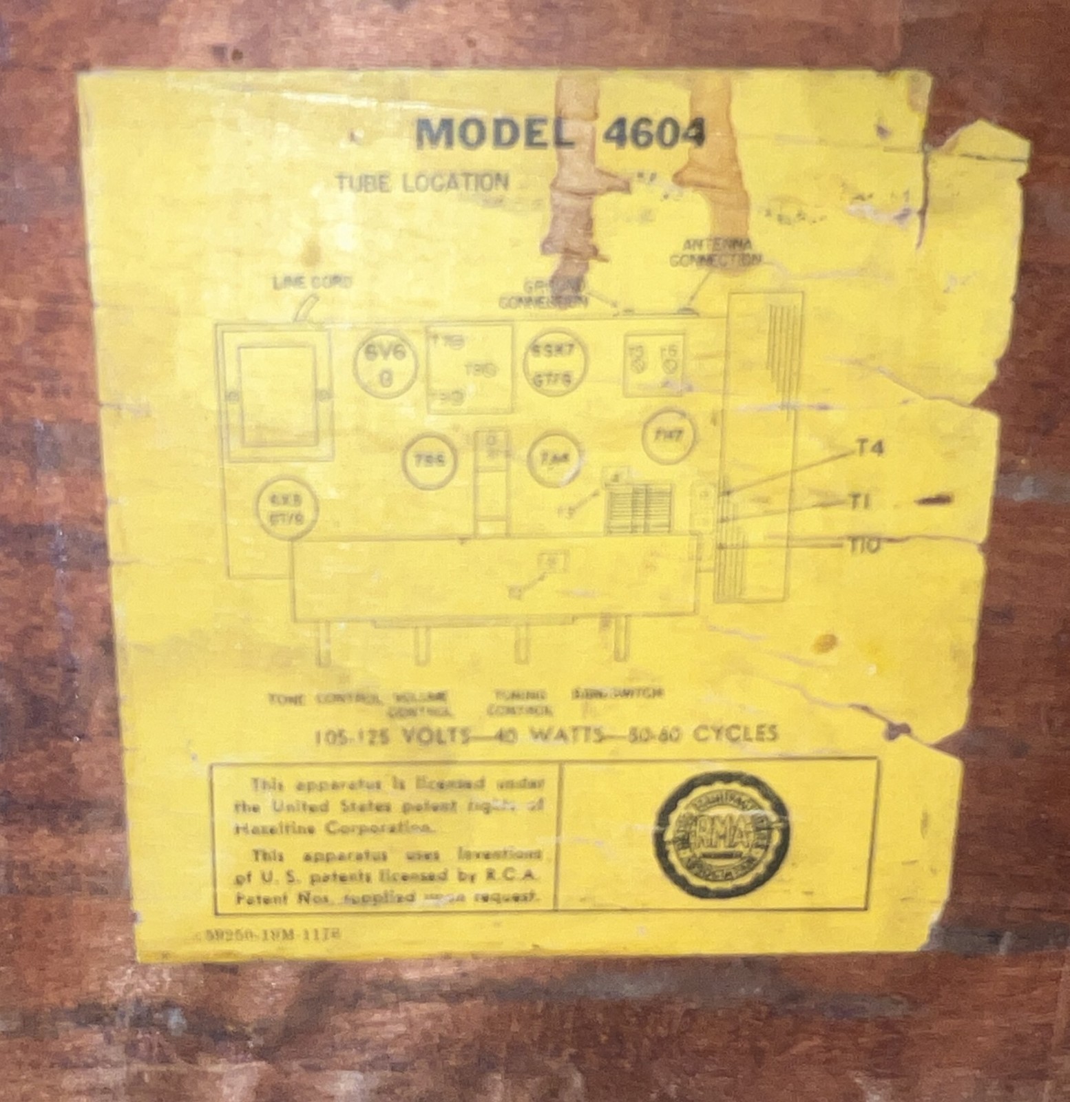 AIR KING Tabletop Broadcast Receiver. Model: 4604. Solid bones for nice rehab!