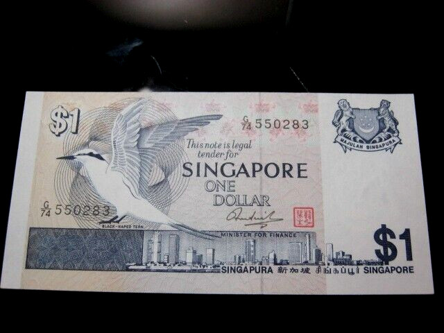 Singapore 1 dollar Banknote 1976 issue in the about Uncirculated condition.