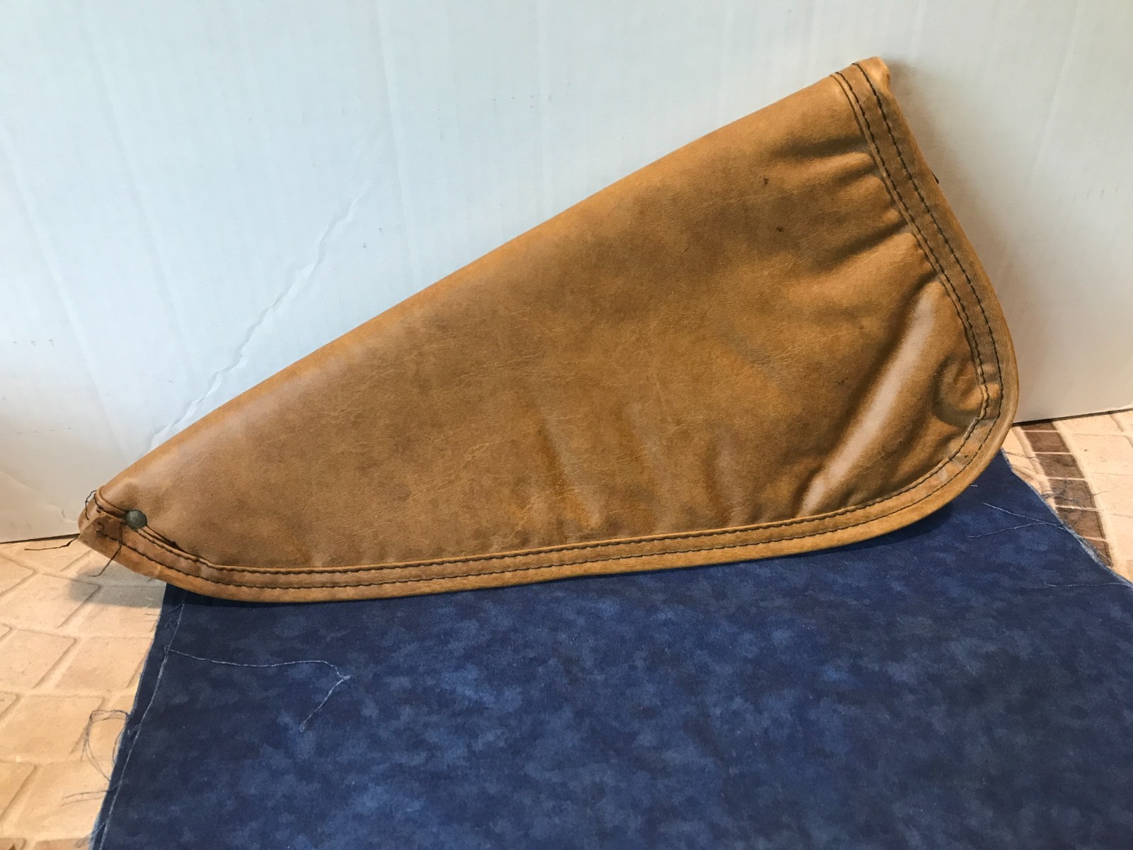PISTOL/GUN NAUGAHYDE   CASE PADDING INSIDE ZIPPER13X7"