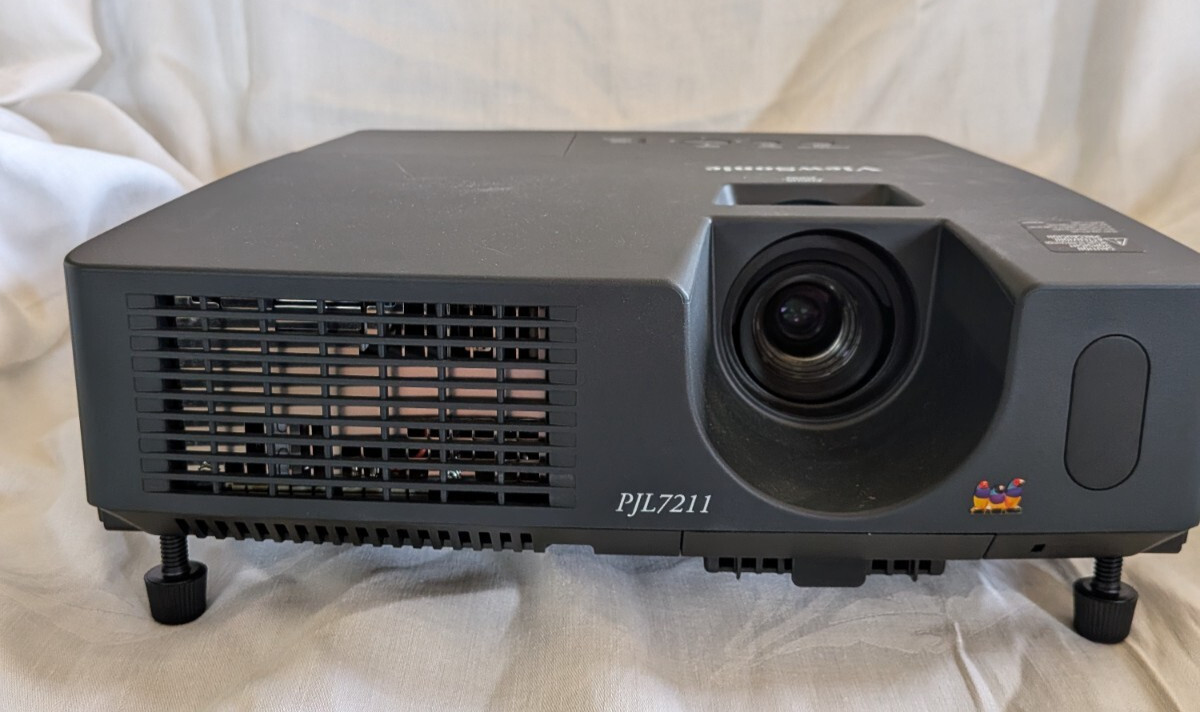 ViewSonic PJL7211 XGA LCD Projector