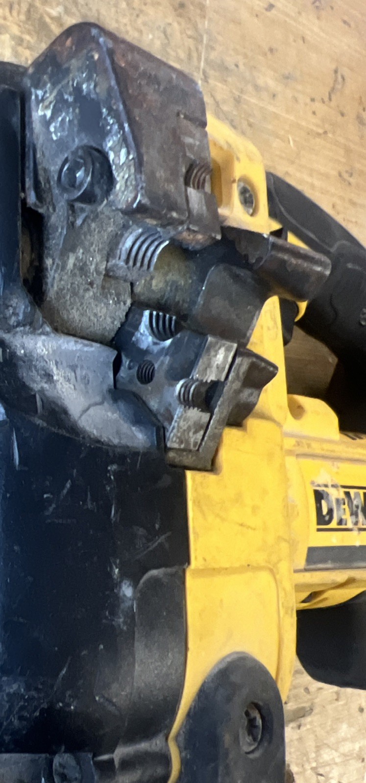DeWalt DCS350 20V MAX Cordless Threaded Rod Cutter