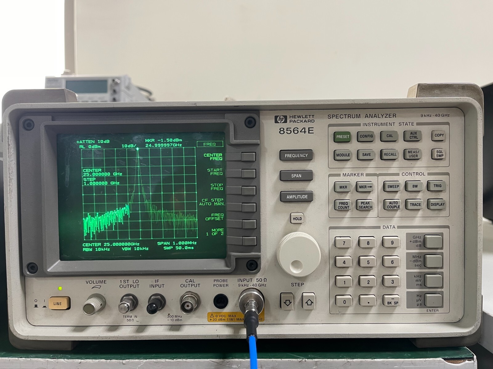 HP Agilent 8564E 9KHz - 40GHz Spectrum Analyzer w/ 85620A module_0976