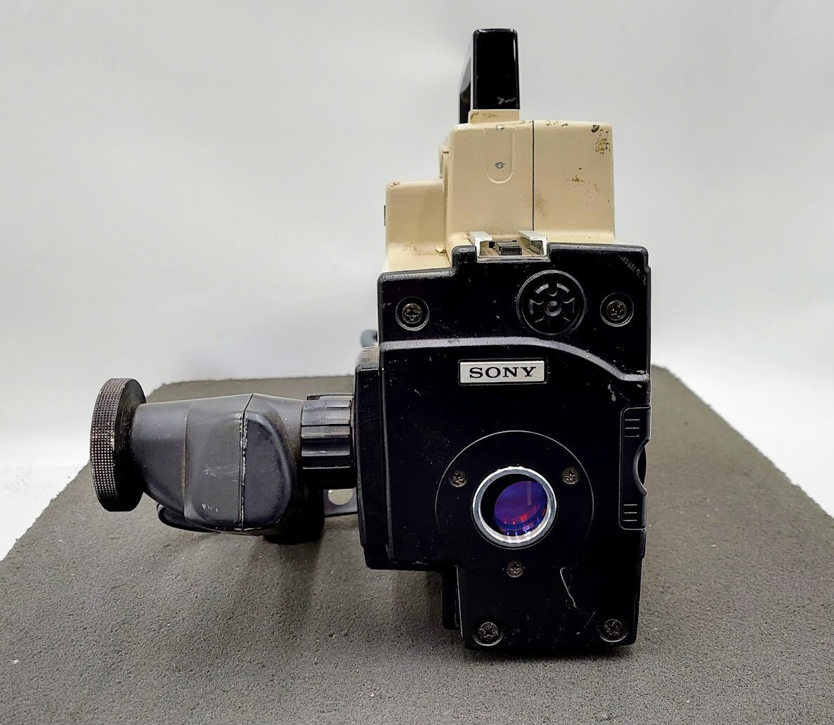 Vintage Sony DXC-1610 Video Camera