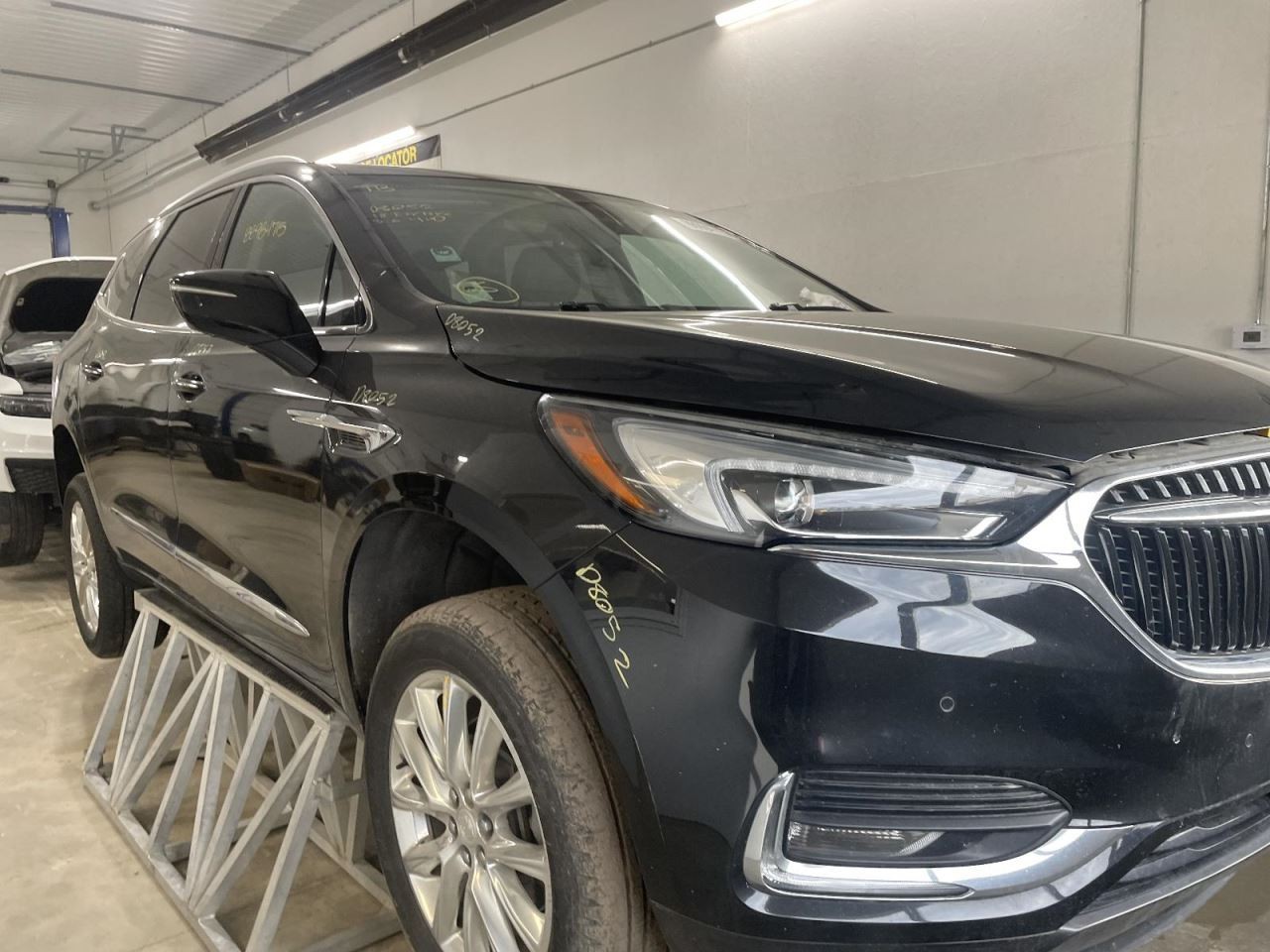 ENCLAVE 2018 Air Shutter 964498