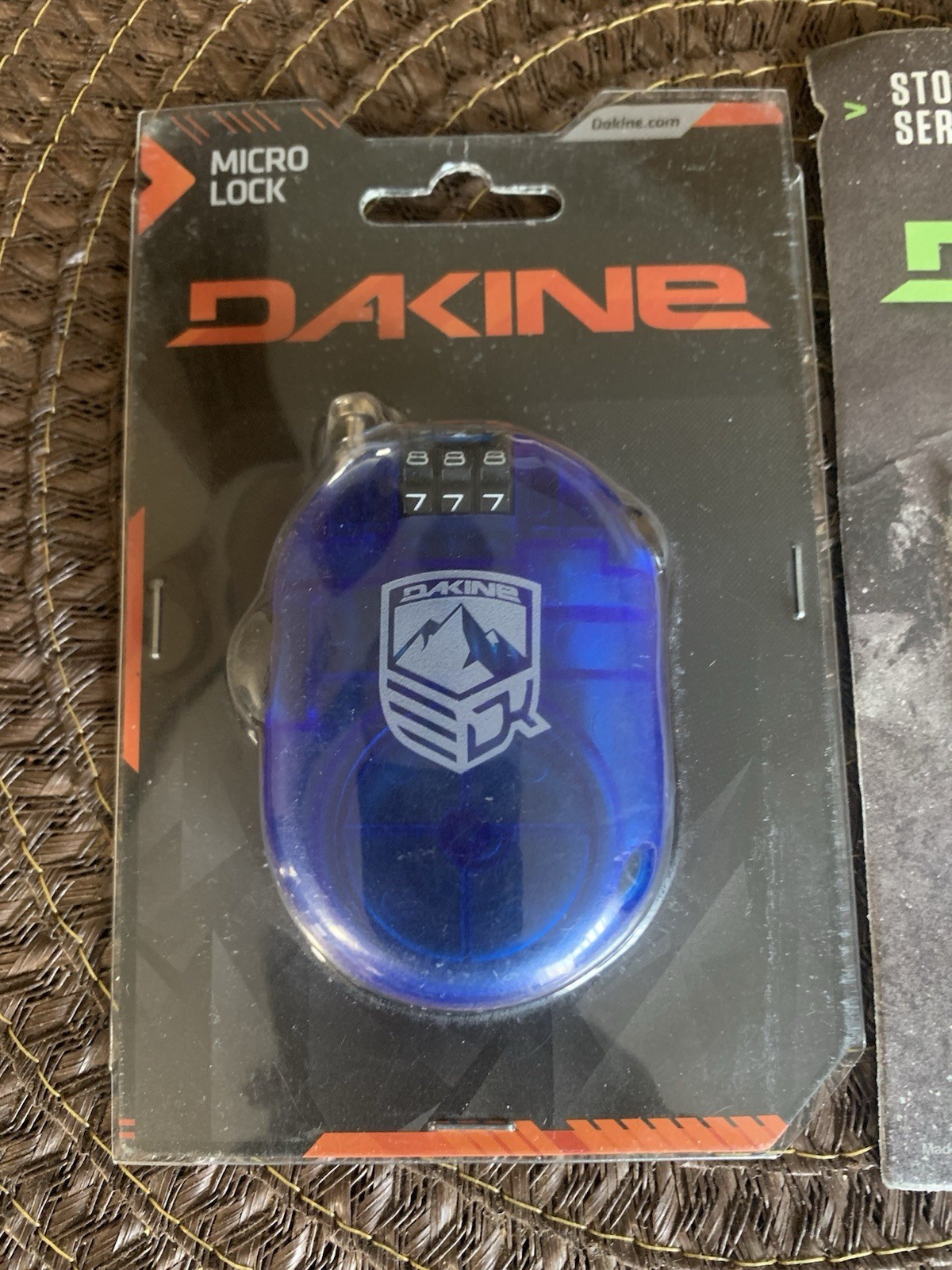 Dakine Ski Snowboard Lock Retractable Compact 3-Digit Combo Cool Lock/ Stomp Pad