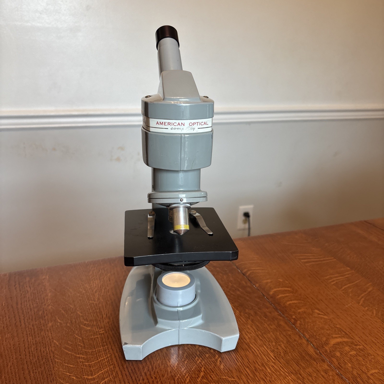 American Optical AO Spencer Sixty Microscope Vintage 10x 40x Lighted Working