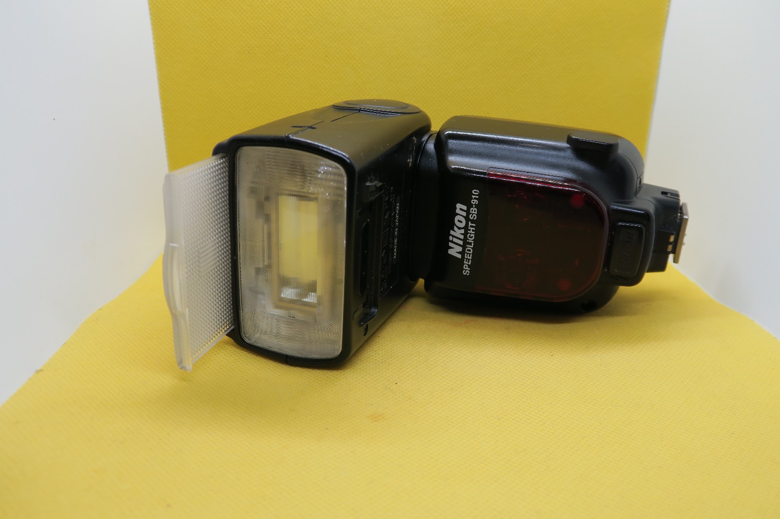Nikon SB-910 used, tested, & works great! ref 2342110.